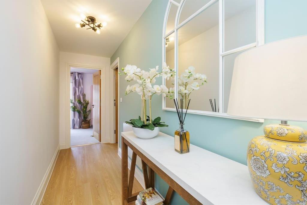Darlington - 2 Bedroom Luxury Apartment By Mint Stays Bristol Exterior photo